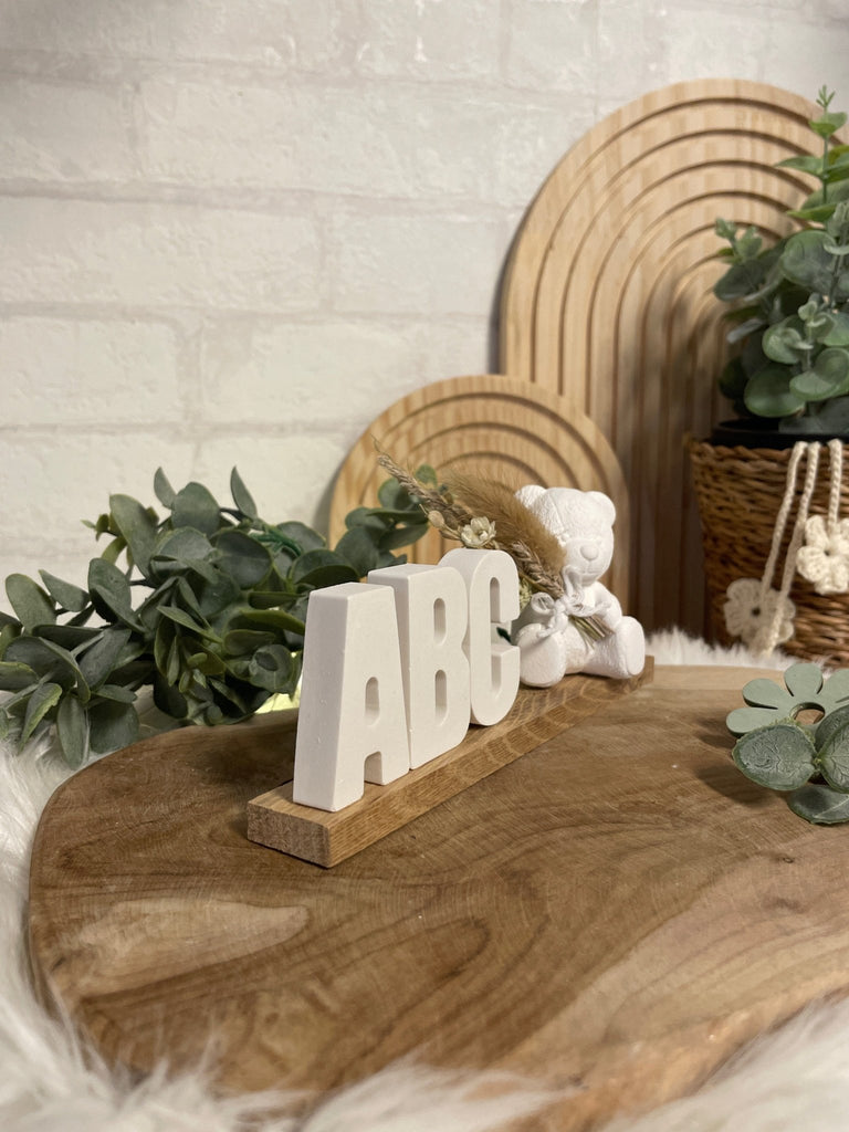 ABC Holzdeko mit Bär – Geschenk zur Einschulung & Schulanfang für Kinder - KB Socken