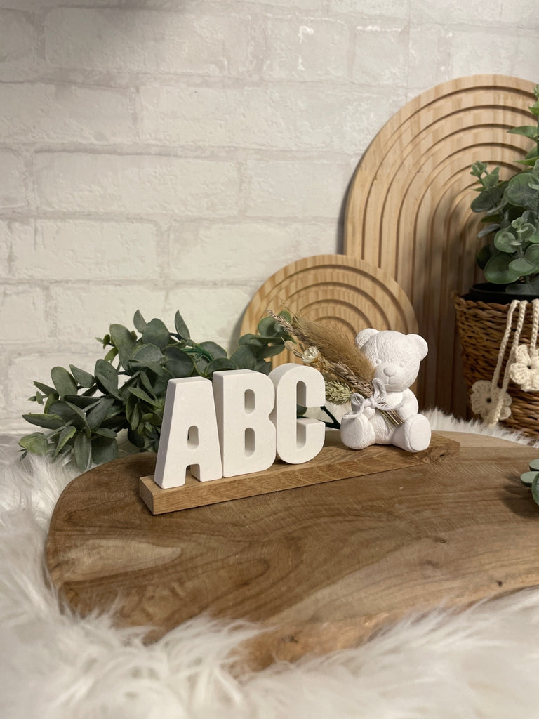 ABC Holzdeko mit Bär – Geschenk zur Einschulung & Schulanfang für Kinder - KB Socken