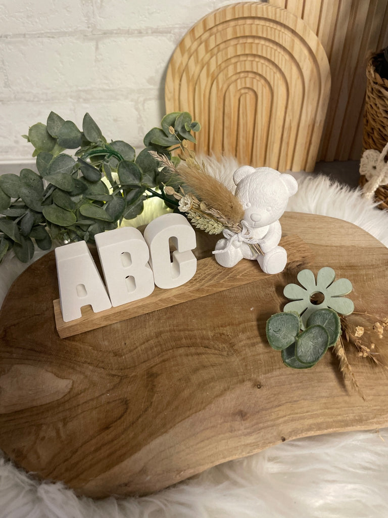 ABC Holzdeko mit Bär – Geschenk zur Einschulung & Schulanfang für Kinder - KB Socken