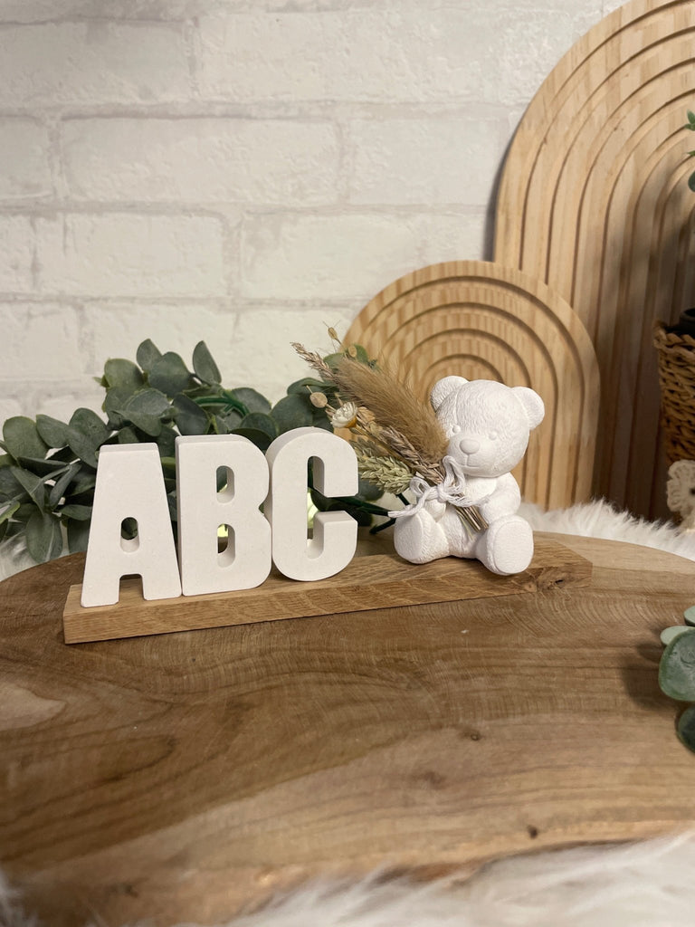 ABC Holzdeko mit Bär – Geschenk zur Einschulung & Schulanfang für Kinder - KB Socken