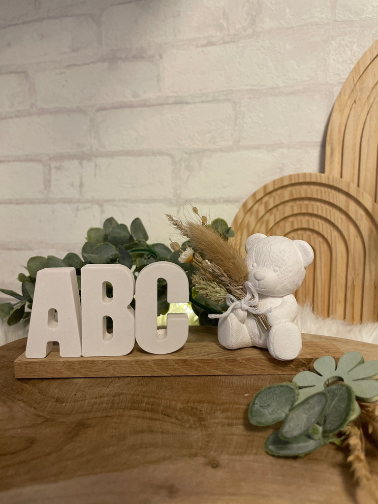 ABC Holzdeko mit Bär – Geschenk zur Einschulung & Schulanfang für Kinder - KB Socken