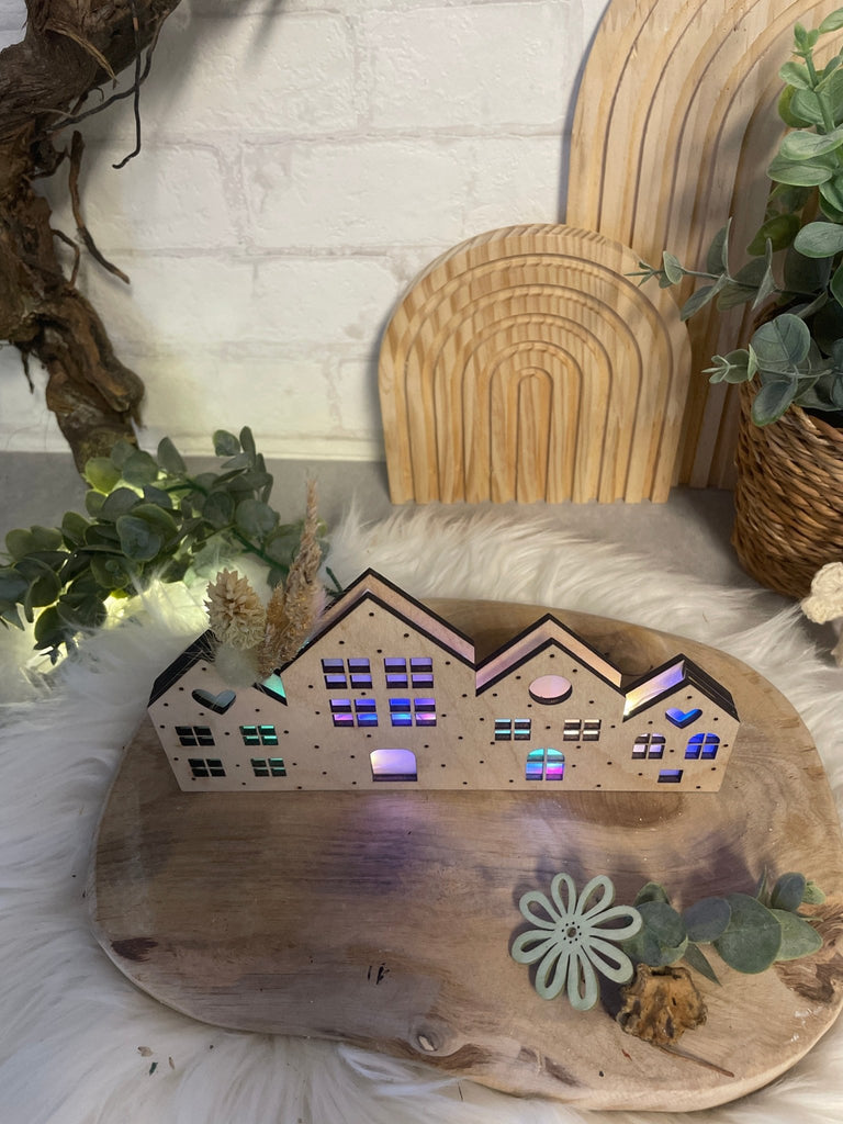 Beleuchtetes Holzhaus „Lichterzauber“ – Handgemachte Deko im skandinavischen Stil - KB Socken