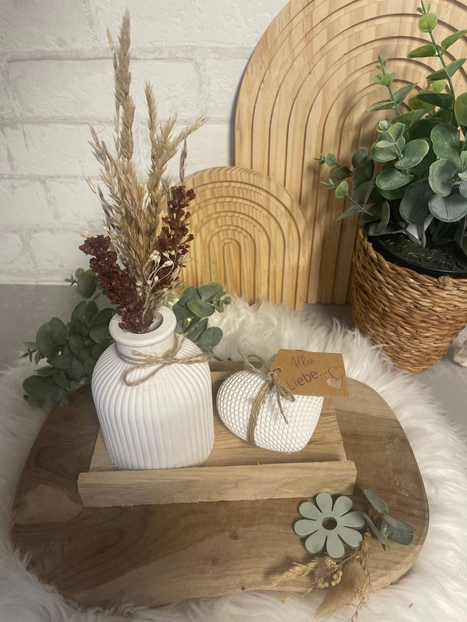 Geschenkset Herz-Vase mit Trockenblumen – Handgemachte Holzdeko