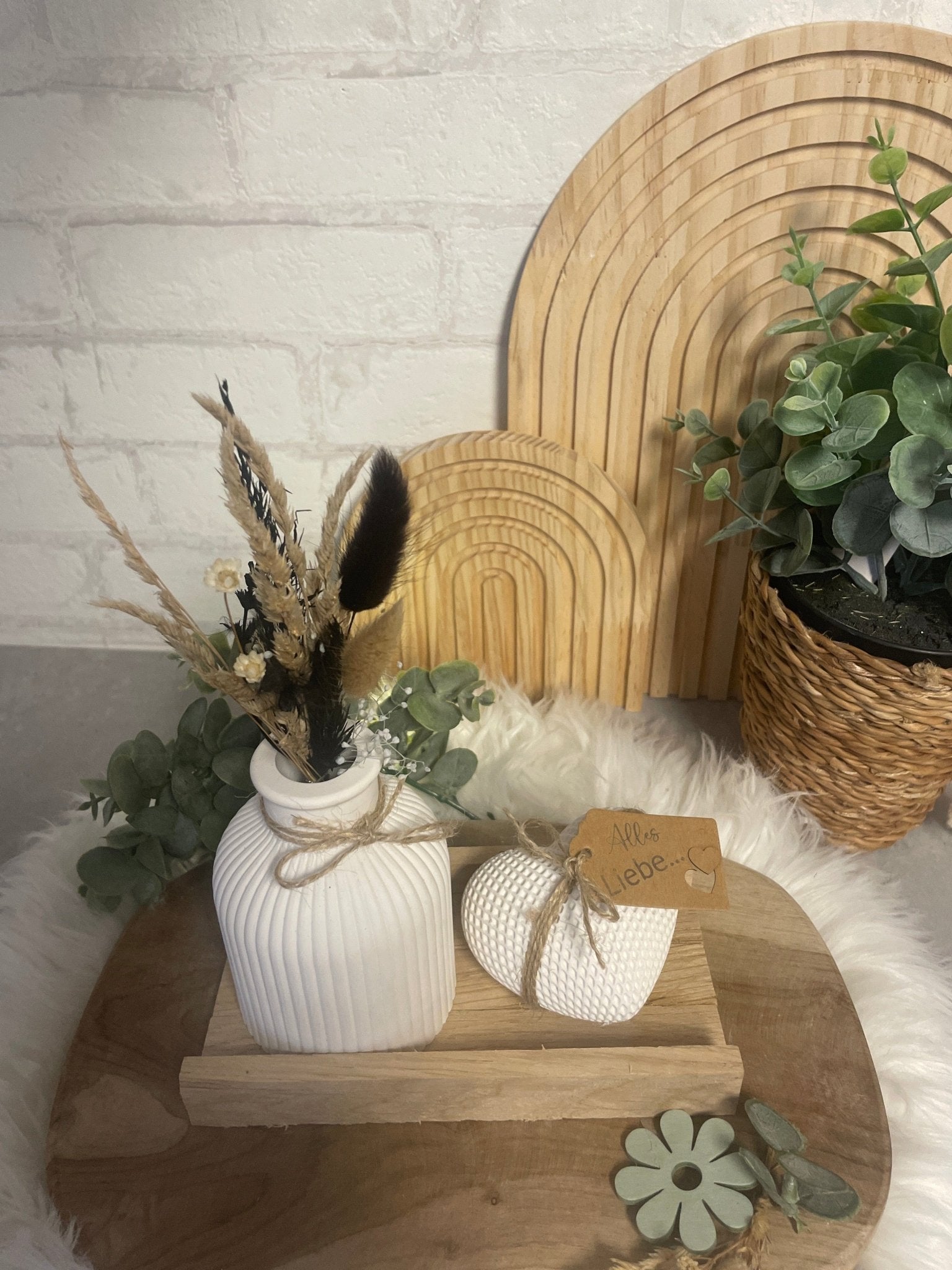Geschenkset Herz-Vase mit Trockenblumen – Handgemachte Holzdeko