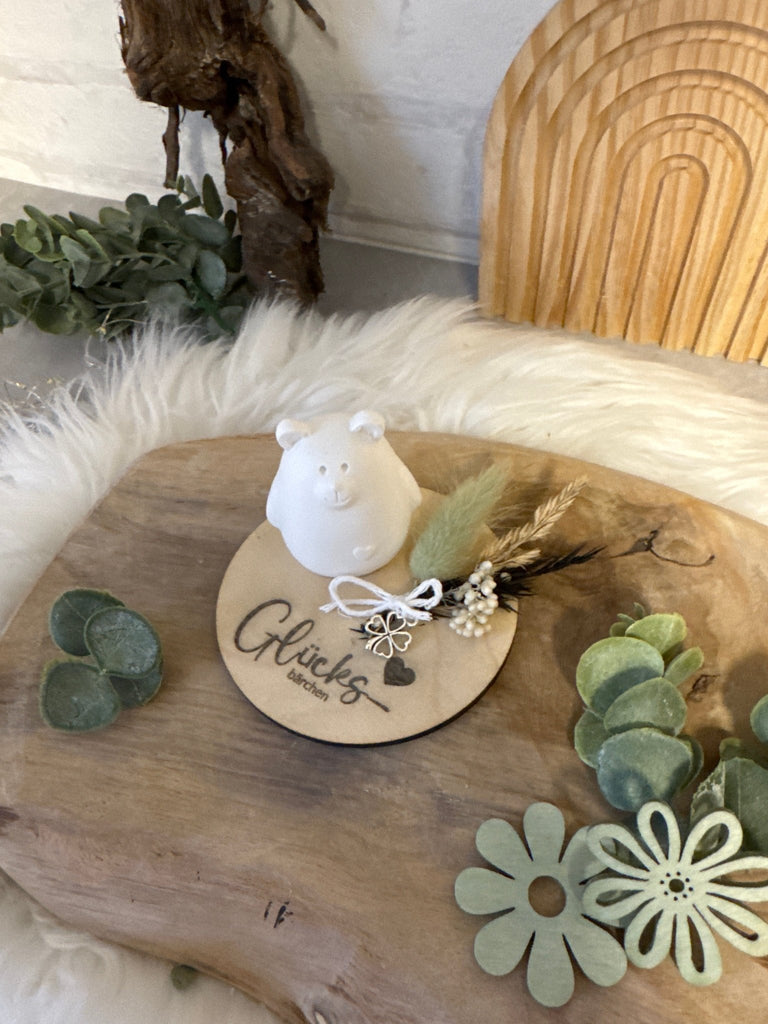 Handgemachte Dekofigur aus KERAflott & Holz – liebevoller Glücksbringer und Geschenkidee - KB Socken