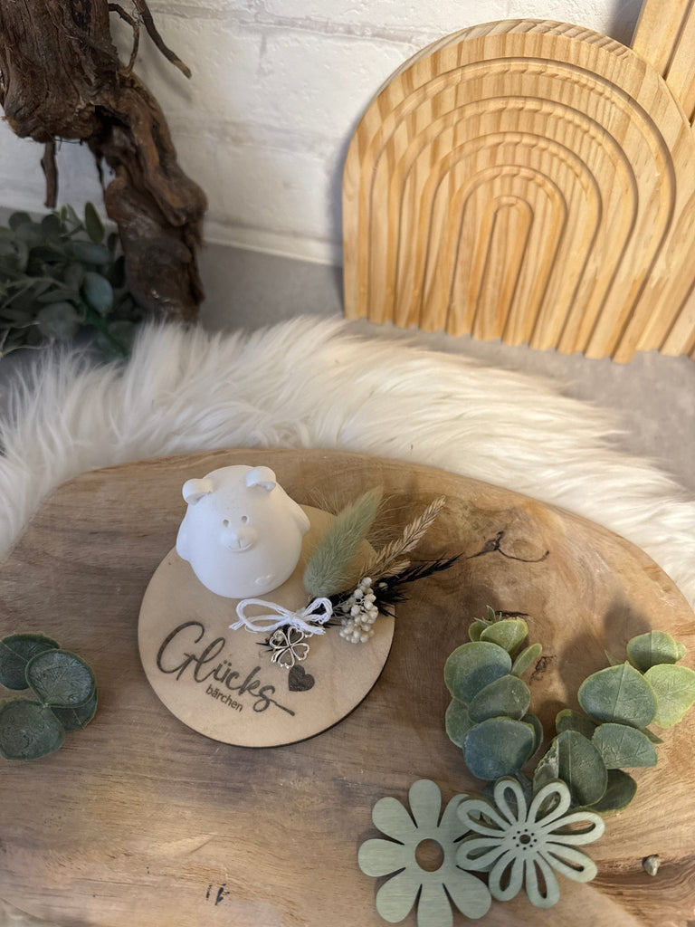 Handgemachte Dekofigur aus KERAflott & Holz – liebevoller Glücksbringer und Geschenkidee - KB Socken