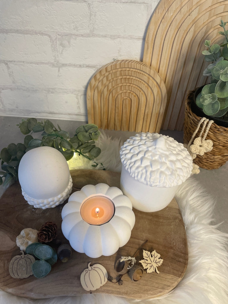 Herbstliche Deko im Keramiklook – Kürbis - Teelichthalter & Eichel - Set Weiß - KB Socken
