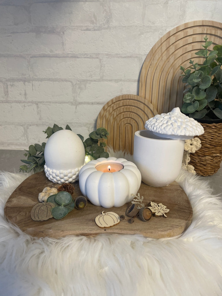 Herbstliche Deko im Keramiklook – Kürbis - Teelichthalter & Eichel - Set Weiß - KB Socken
