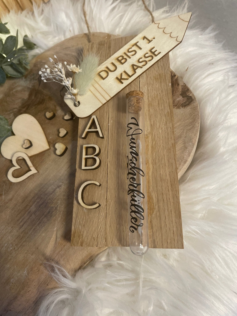 Holzschild "Du bist 1. Klasse" – Geschenk zur Einschulung mit Trockenblumen & Reagenzglas - KB Socken