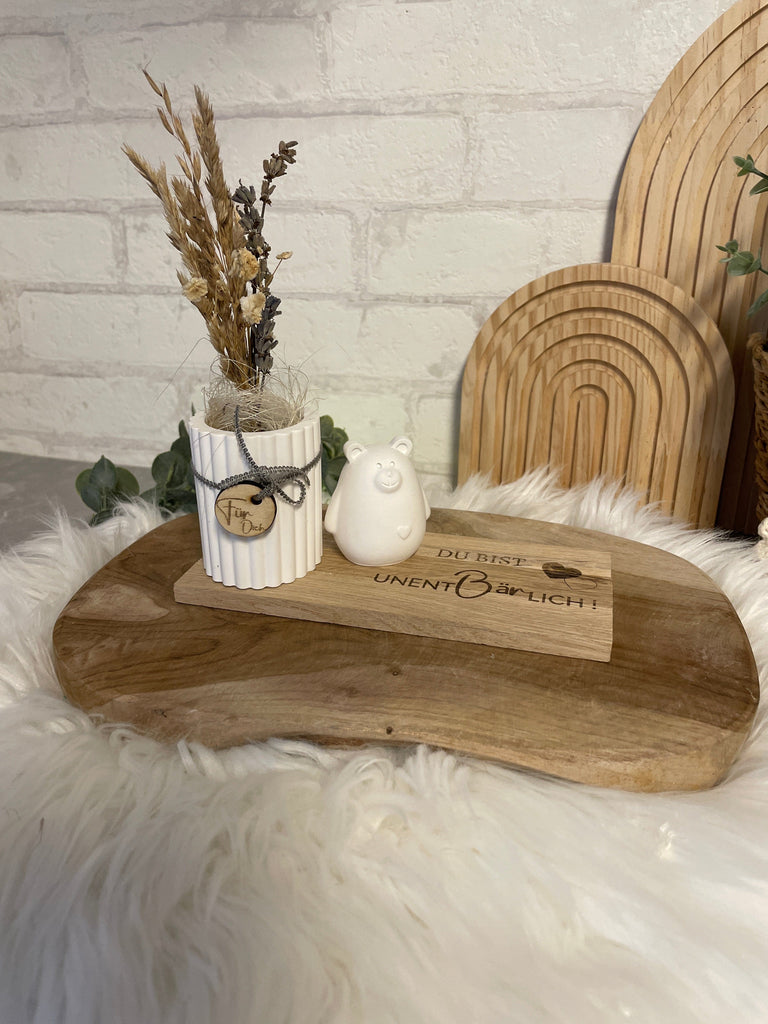 KB Dekoration Vase mit Bär auf Holztablett, Trockenblumen, Gravur, " Du bist unentbärlich," Geschenk Frau, Mitbringsel, Geschenke aus Holz und Keraflott