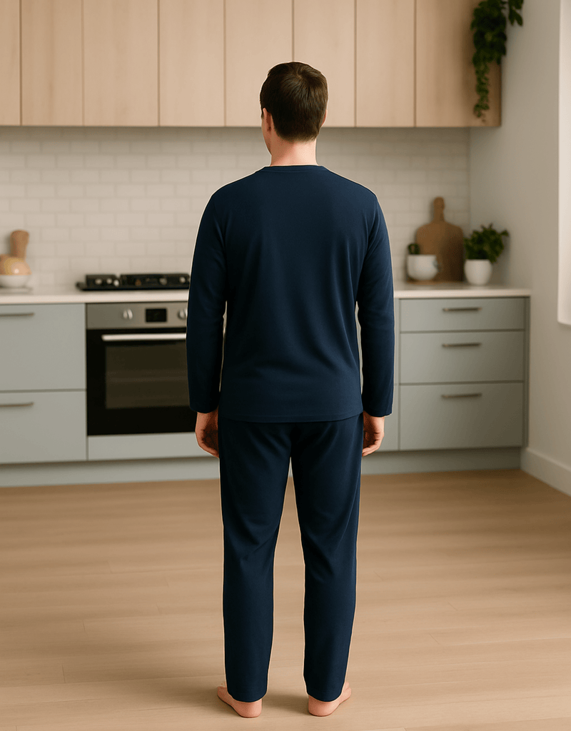 Herren Schlafanzug Übergröße – dunkelblaues Langarmshirt mit rotem Akzent und lange Hose, bequeme Nachtwäsche für mollige Männer
