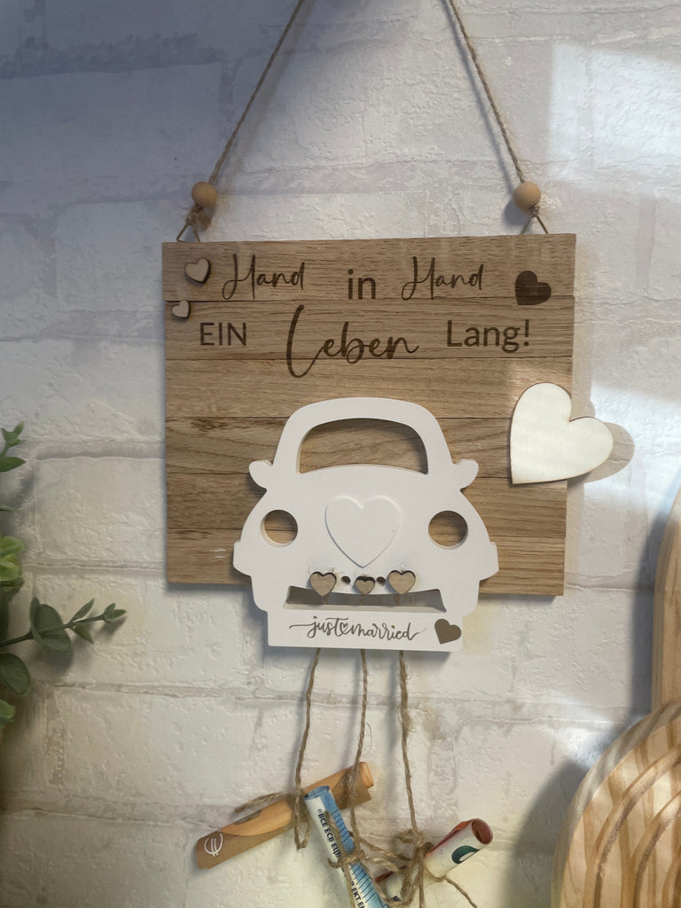 KB Socken Dekoration Hochzeitsgeschenk, Geldgeschenk, Brautpaar, Auto, Holz Geschenk zur Hochzeit, Personalisiert, " Hand in Hand ein Leben lang"