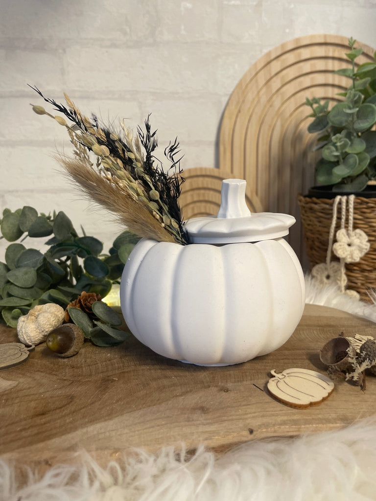Kürbis Dose mit Trockenblumen – Herbstdeko für Tisch & Regal - KB Socken