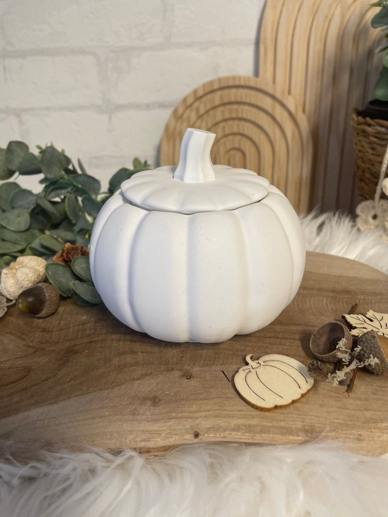 Kürbis Dose mit Trockenblumen – Herbstdeko für Tisch & Regal - KB Socken