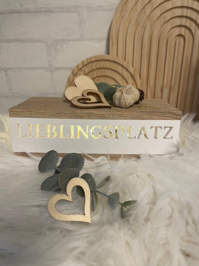 LED Lichtbox „Lieblingsplatz“ aus Holz – Stimmungslicht & Deko Geschenk - KB Socken