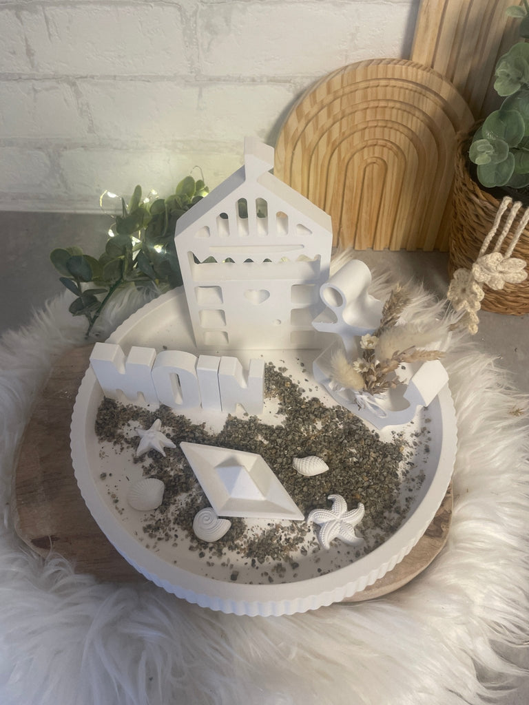 Maritime Deko „MOIN“ aus Keraflott – Leuchtturm, Boot & Segel im Küsten - Stil - KB Socken