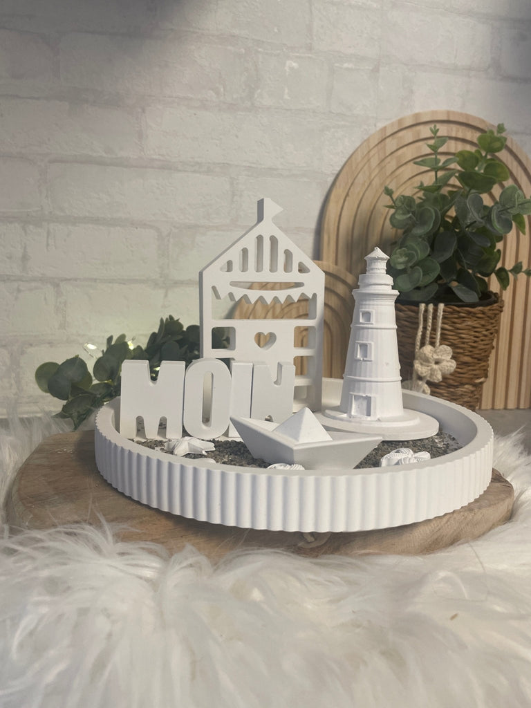 Maritime Deko „MOIN“ aus Keraflott – Leuchtturm, Boot & Segel im Küsten - Stil - KB Socken