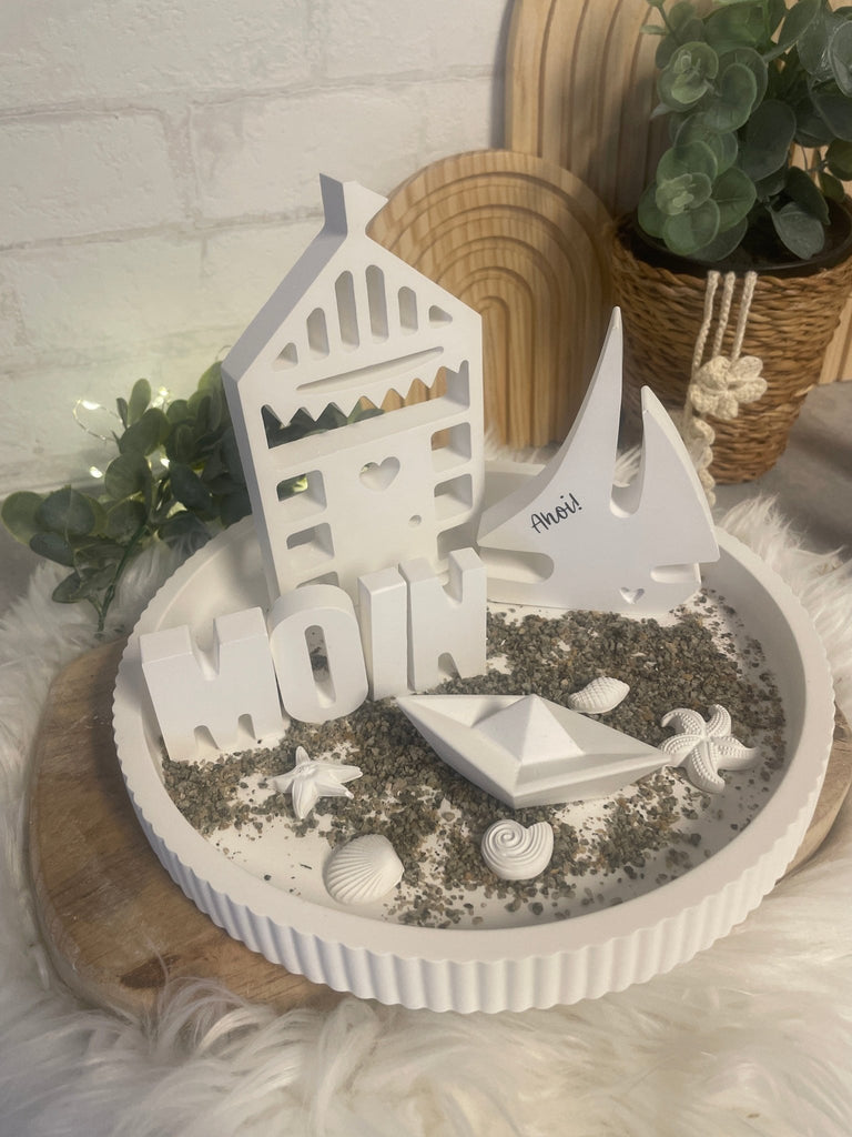 Maritime Deko „MOIN“ aus Keraflott – Leuchtturm, Boot & Segel im Küsten - Stil - KB Socken