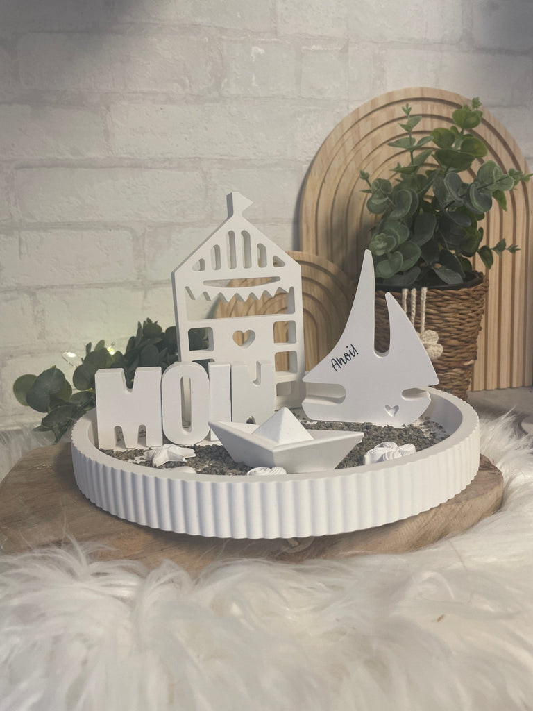 Maritime Deko „MOIN“ aus Keraflott – Leuchtturm, Boot & Segel im Küsten - Stil - KB Socken