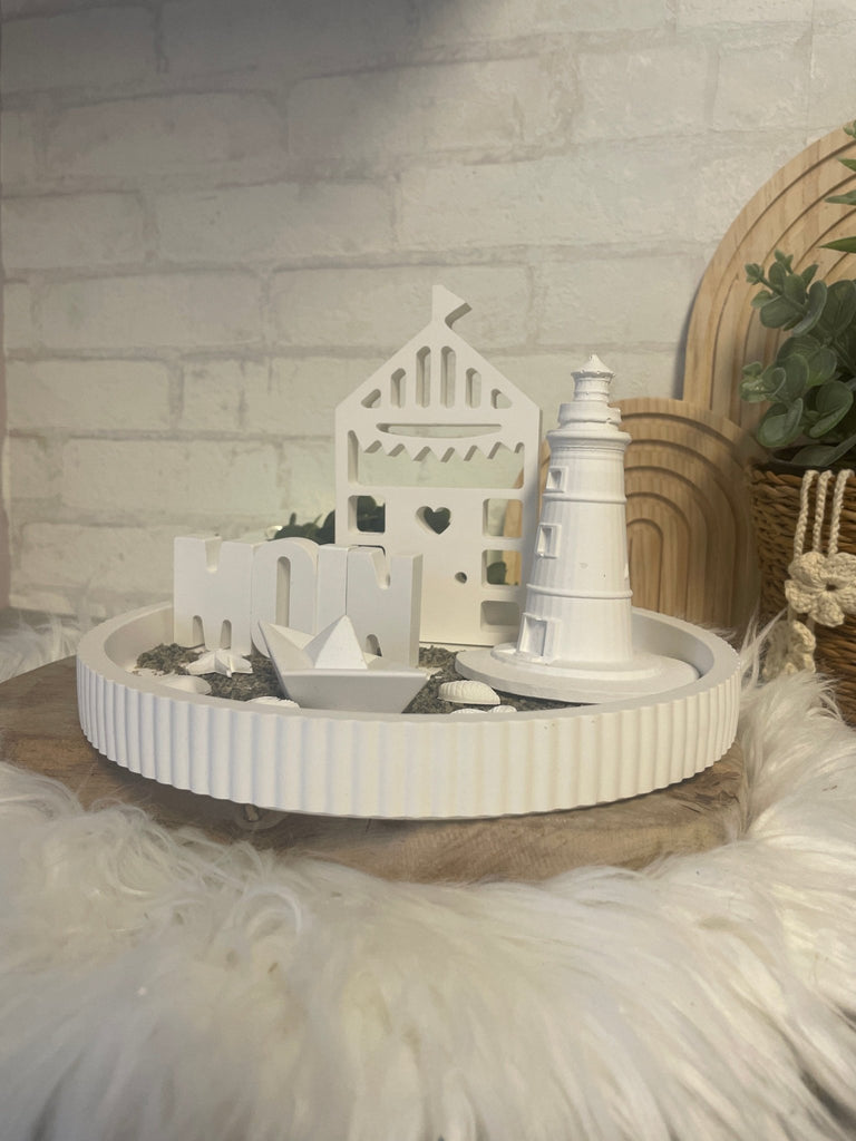 Maritime Deko „MOIN“ aus Keraflott – Leuchtturm, Boot & Segel im Küsten - Stil - KB Socken