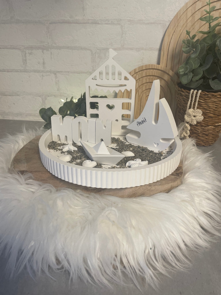 Maritime Deko „MOIN“ aus Keraflott – Leuchtturm, Boot & Segel im Küsten - Stil - KB Socken