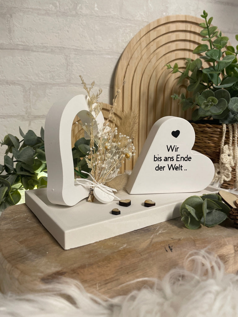 Personalisiertes Herz auf Tablett – Geschenk zur Hochzeit & Verlobung - KB Socken