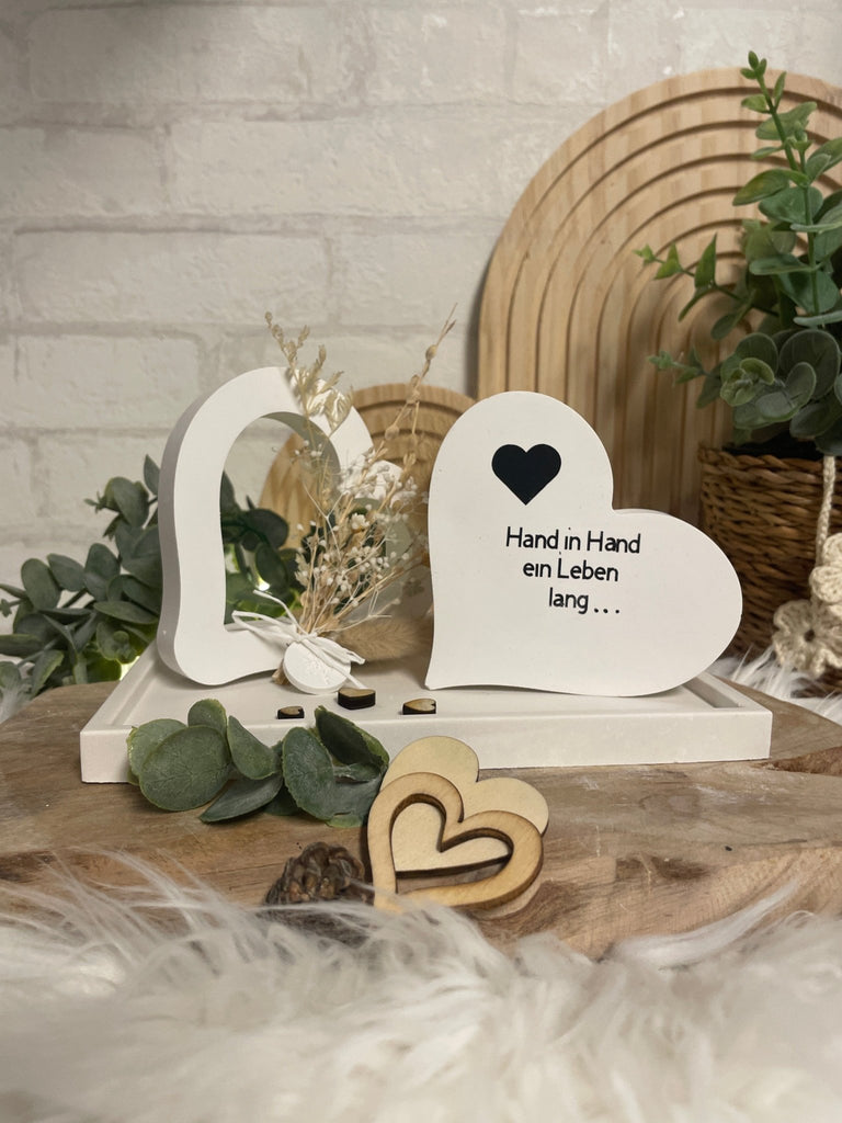 Personalisiertes Herz auf Tablett – Geschenk zur Hochzeit & Verlobung - KB Socken