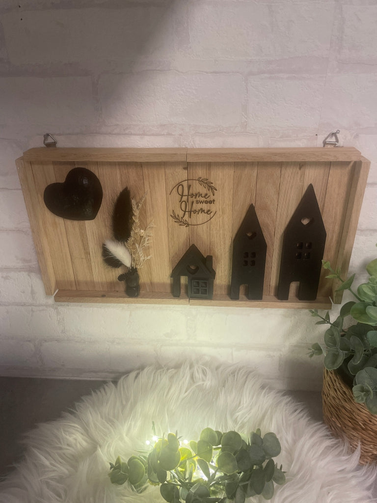 Skandinavische Wanddeko aus Holz – Häuser, Herz & Home - Schild - KB Socken