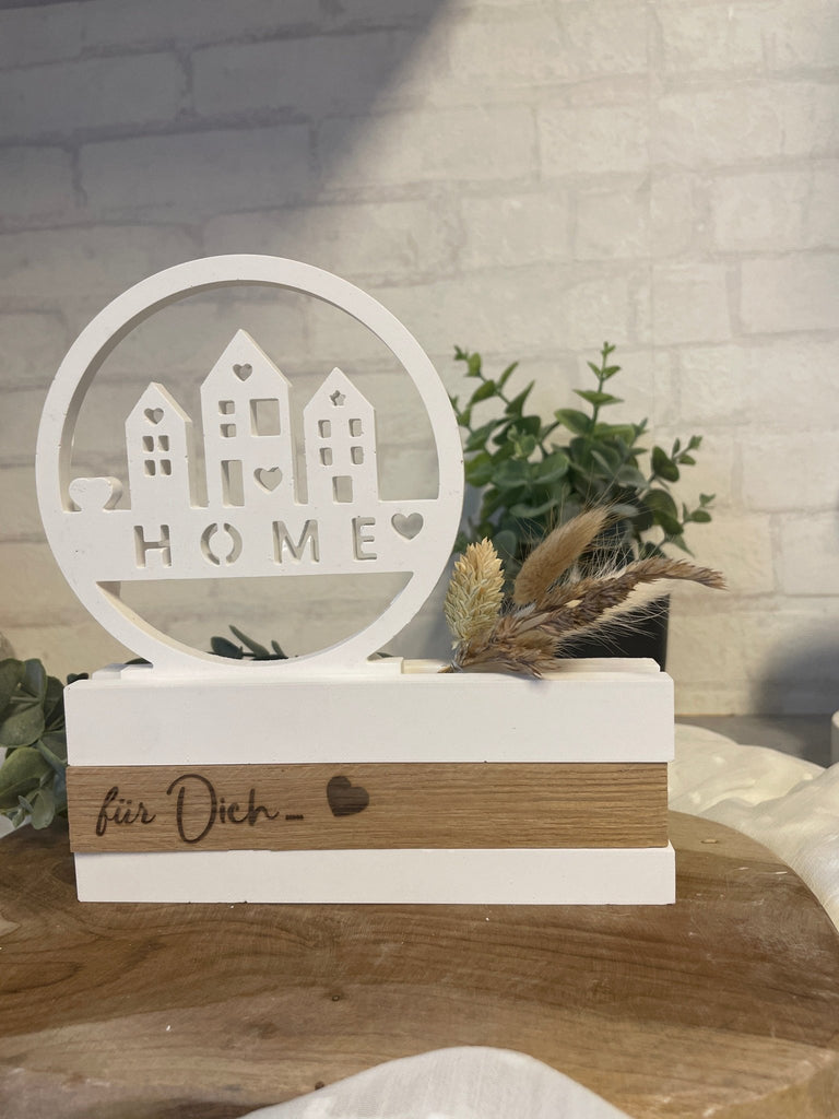 Weiße Sockelleiste mit Einschieber – personalisierbare Wohnungsdeko - KB Socken