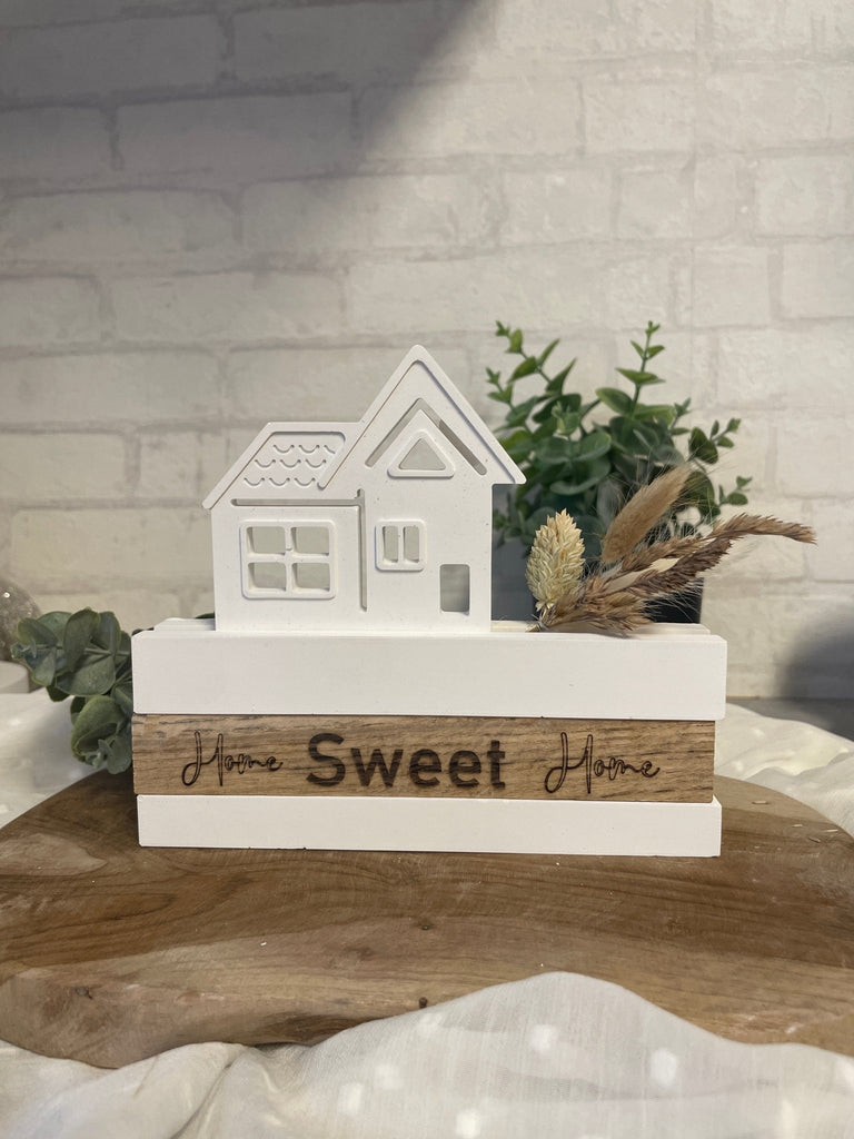 Weiße Sockelleiste mit Einschieber – personalisierbare Wohnungsdeko - KB Socken