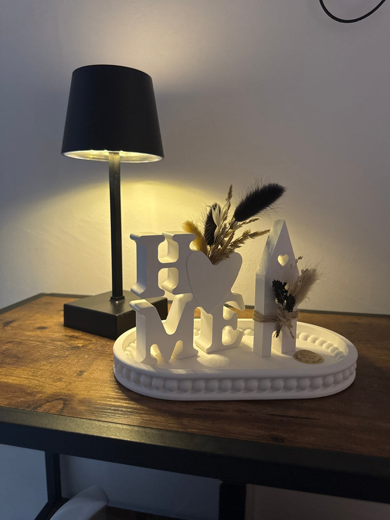 „Weißes Tablett mit Perlenrand & Herz – Raysin/Keraflott Deko mit Schriftzug Home“ - KB Socken