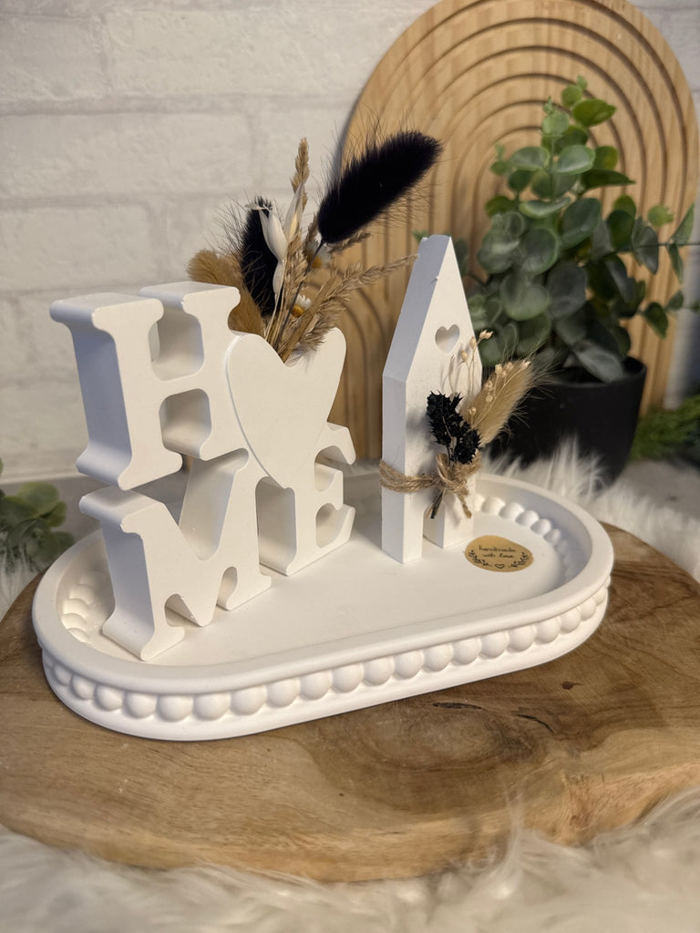 „Weißes Tablett mit Perlenrand & Herz – Raysin/Keraflott Deko mit Schriftzug Home“ - KB Socken