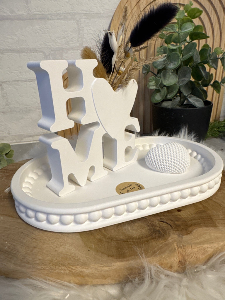 „Weißes Tablett mit Perlenrand & Herz – Raysin/Keraflott Deko mit Schriftzug Home“ - KB Socken