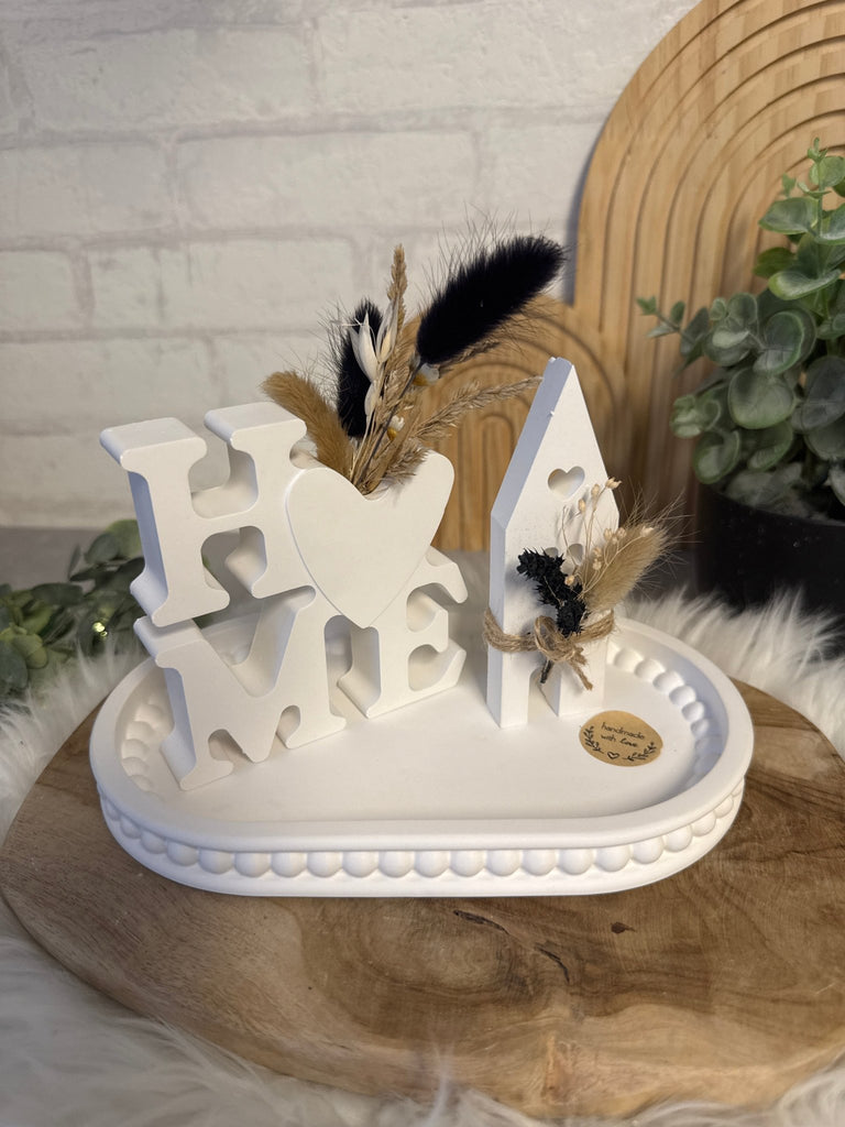 „Weißes Tablett mit Perlenrand & Herz – Raysin/Keraflott Deko mit Schriftzug Home“ - KB Socken