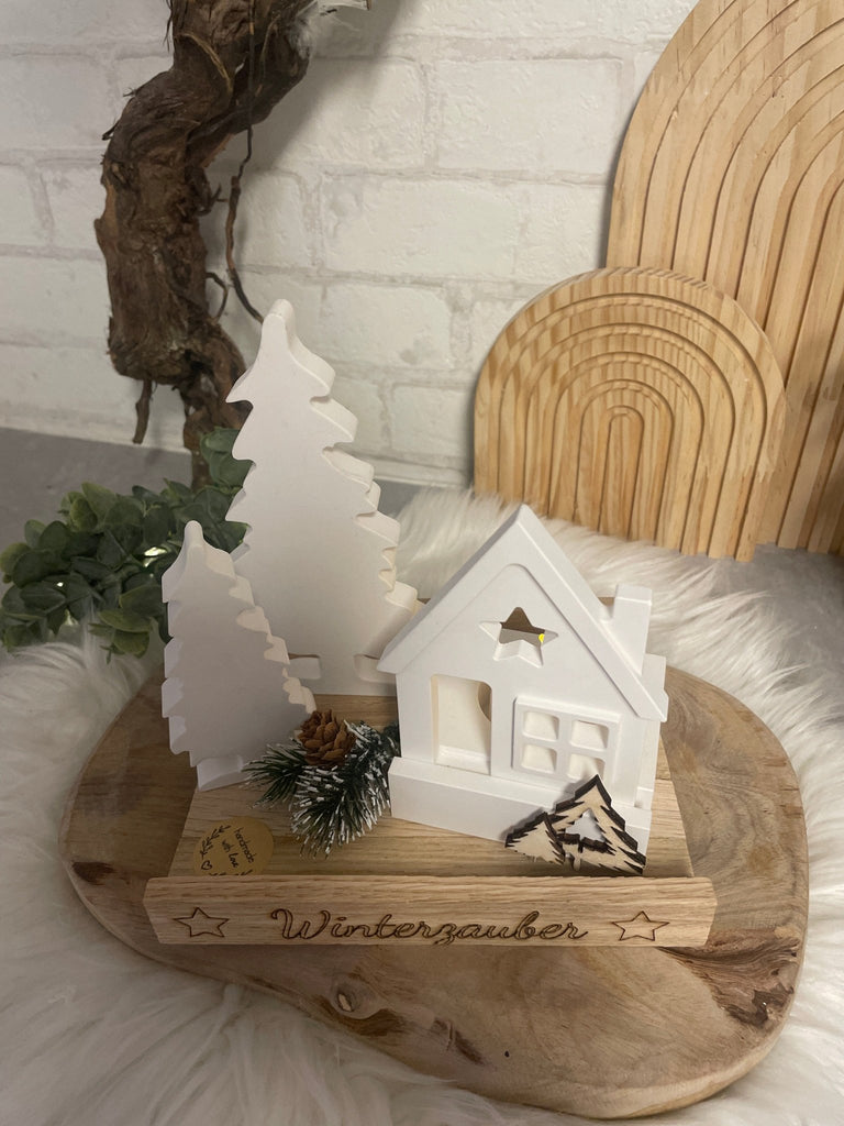 Winterzauber Holzdeko mit LED - Haus & Tanne – Handgemachte Winterdekoration - KB Socken